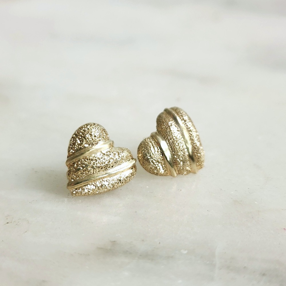Vintage 14K Gold Textured Heart Earrings Beverly Hills Gold‎ Stud Jewelry